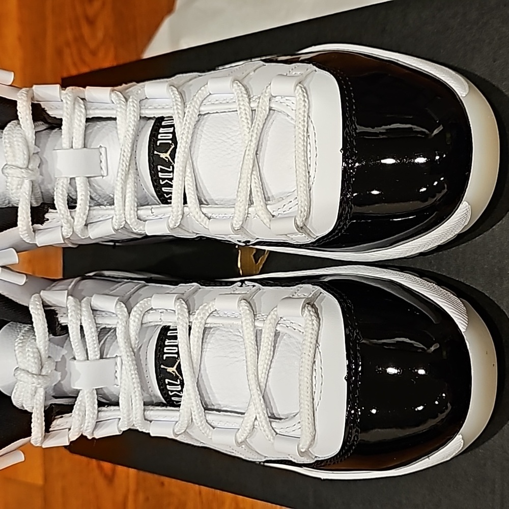 NWT JORDAN 11 RETRO COMES WITH BOX - Picture 2 of 8